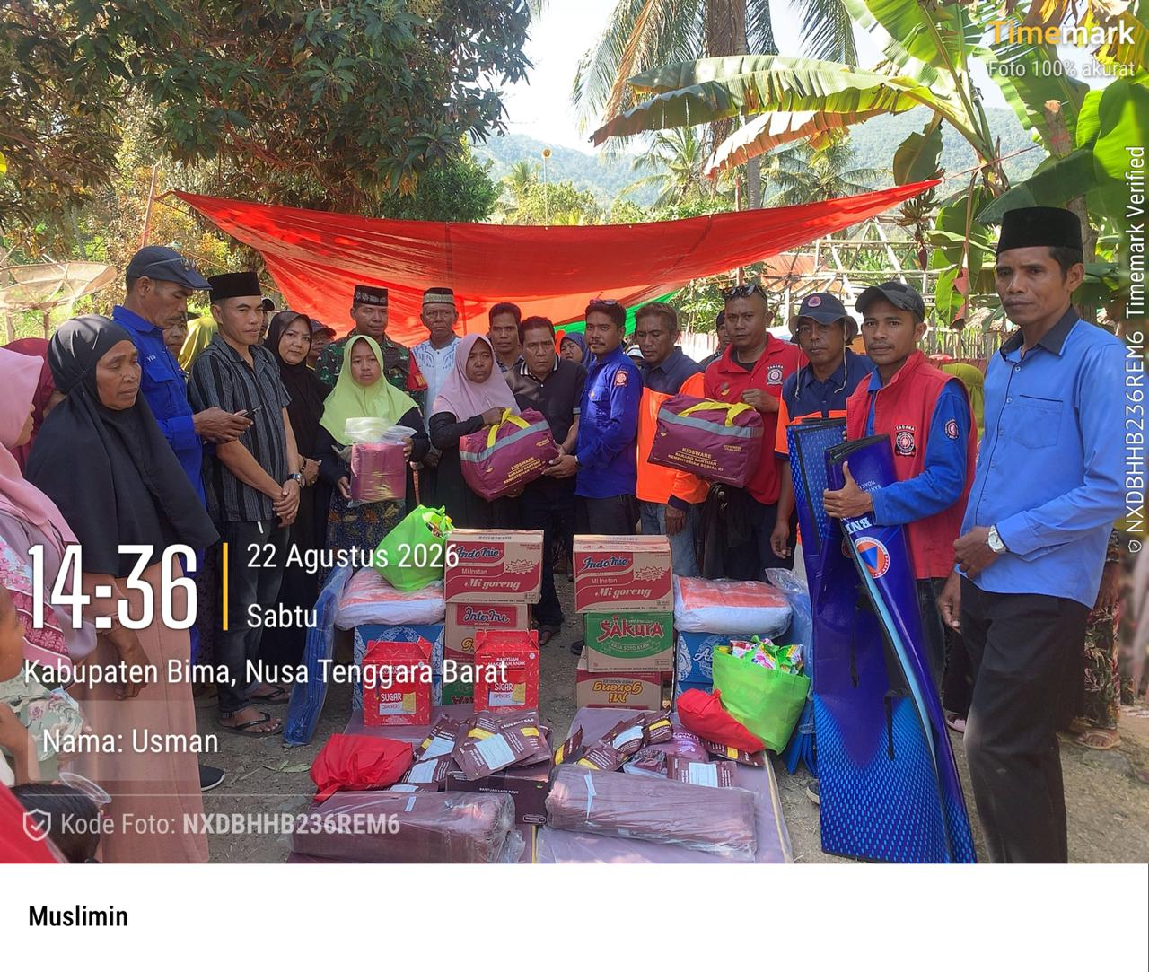 pendistribusikan bantuan korban kebakaran 